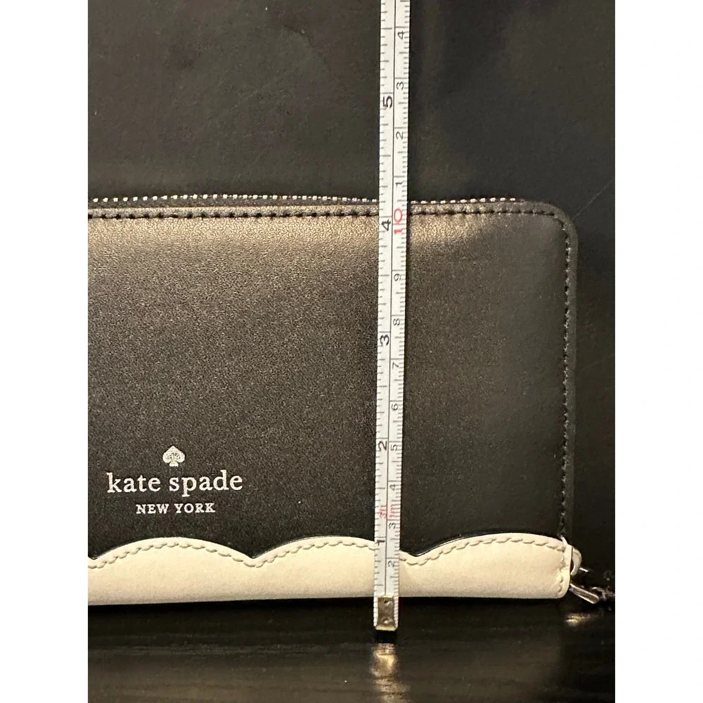 Kate Spade New York Penguin Zip Around Continental Wallet‎ Black White Floral